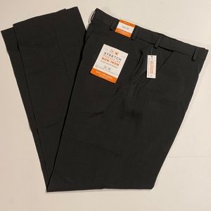 Van Heusen SZ 52 x 32 Flat Front Charcoal Traveler Dress Pants New D24